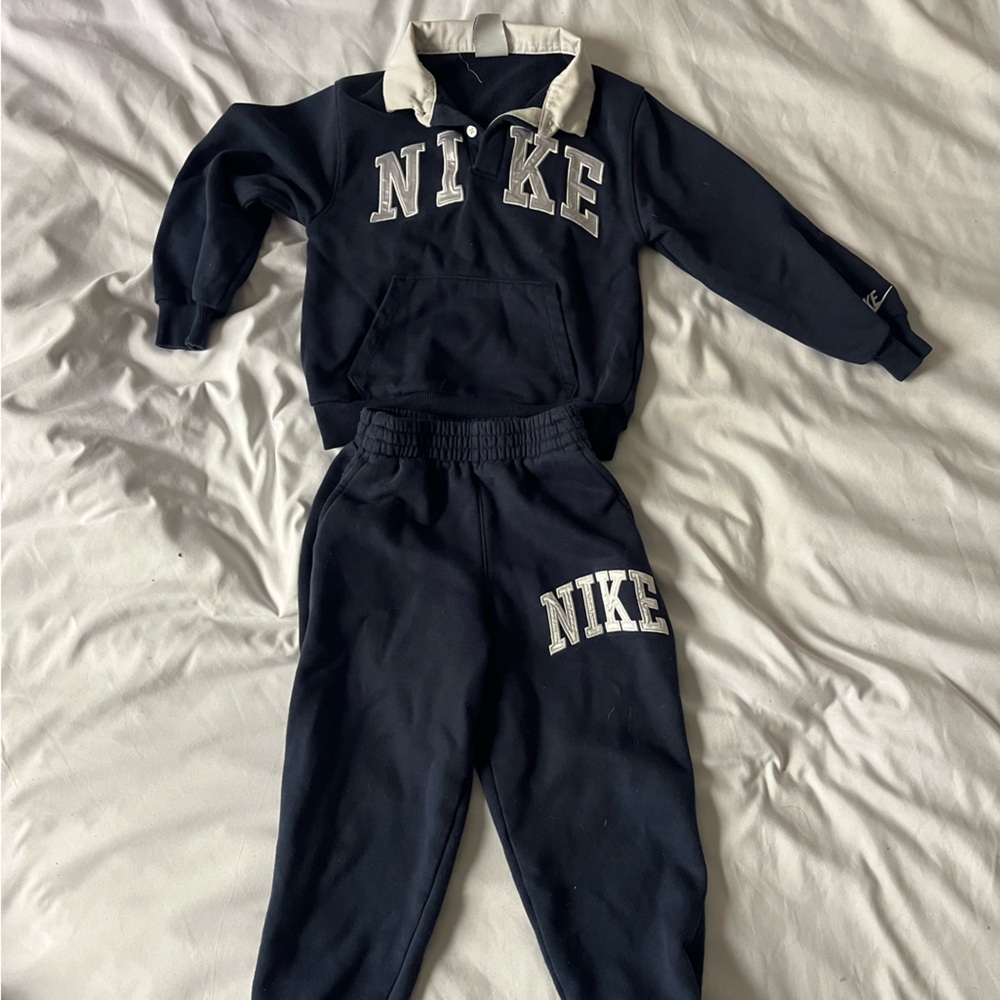 Nike Navy Two-Piece Logo kids Tracksuit Set 6/7y
